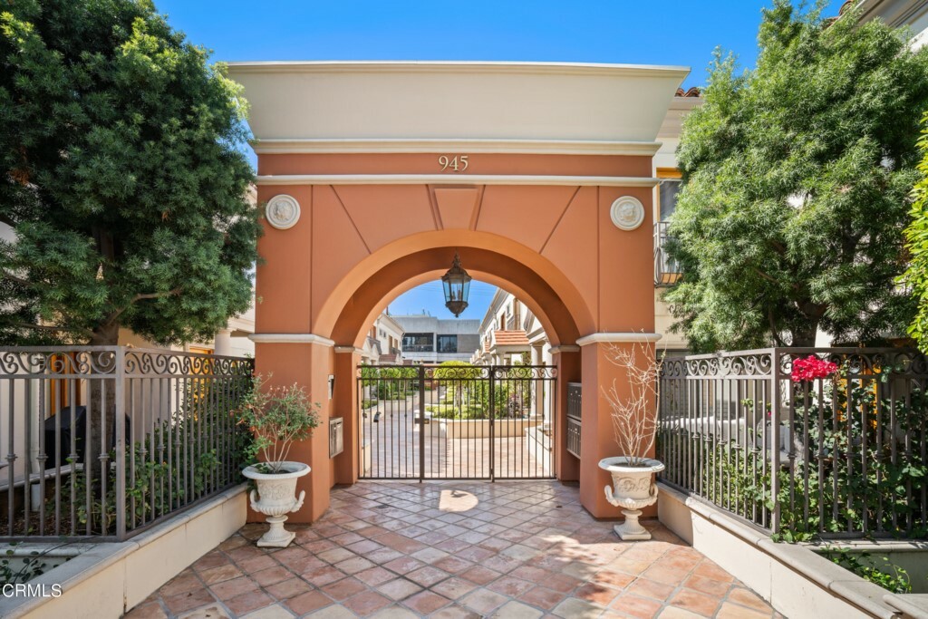 Property Photo: 945 S Marengo Avenue 12 CA 91106