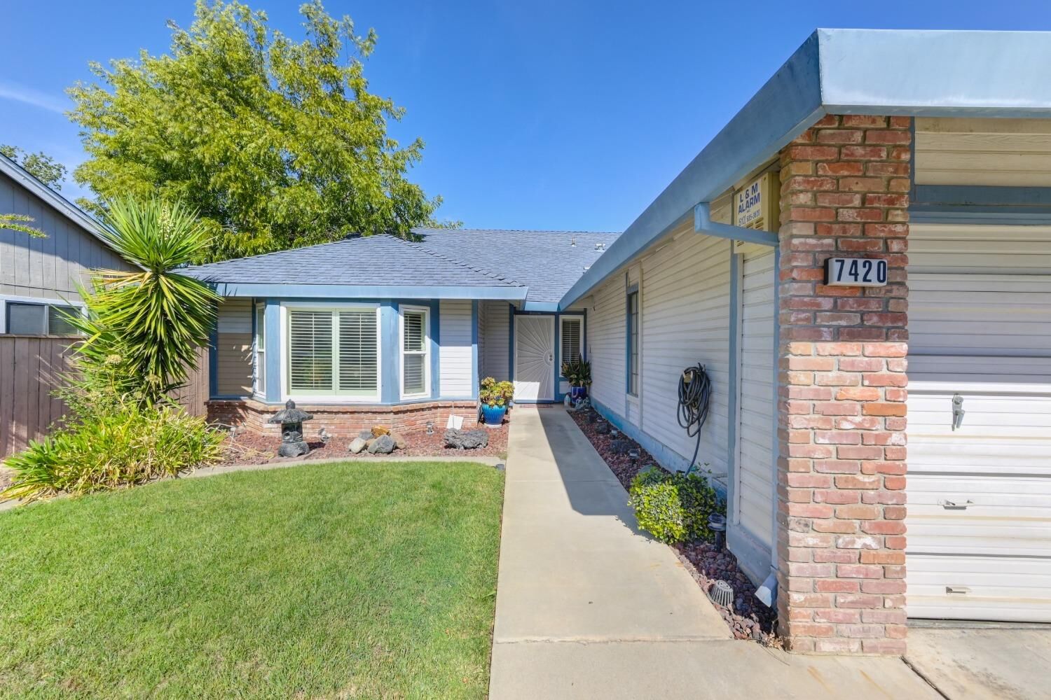 Property Photo: 7420 Wynndel Way CA 95758