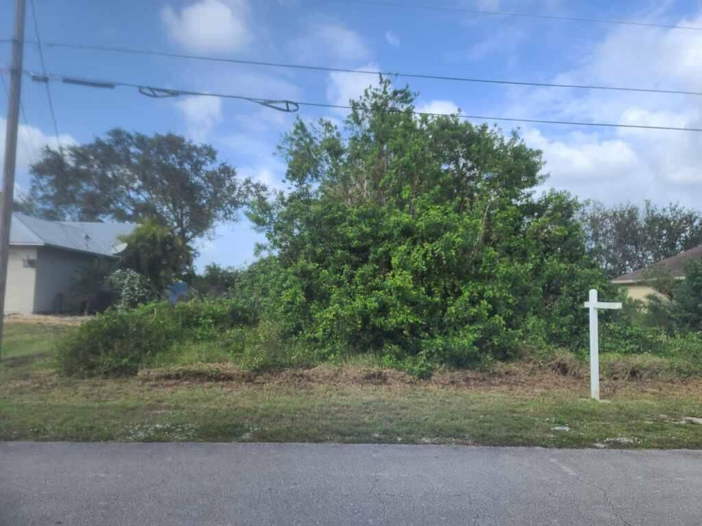 Property Photo: 641 SW Icon Avenue FL 34953