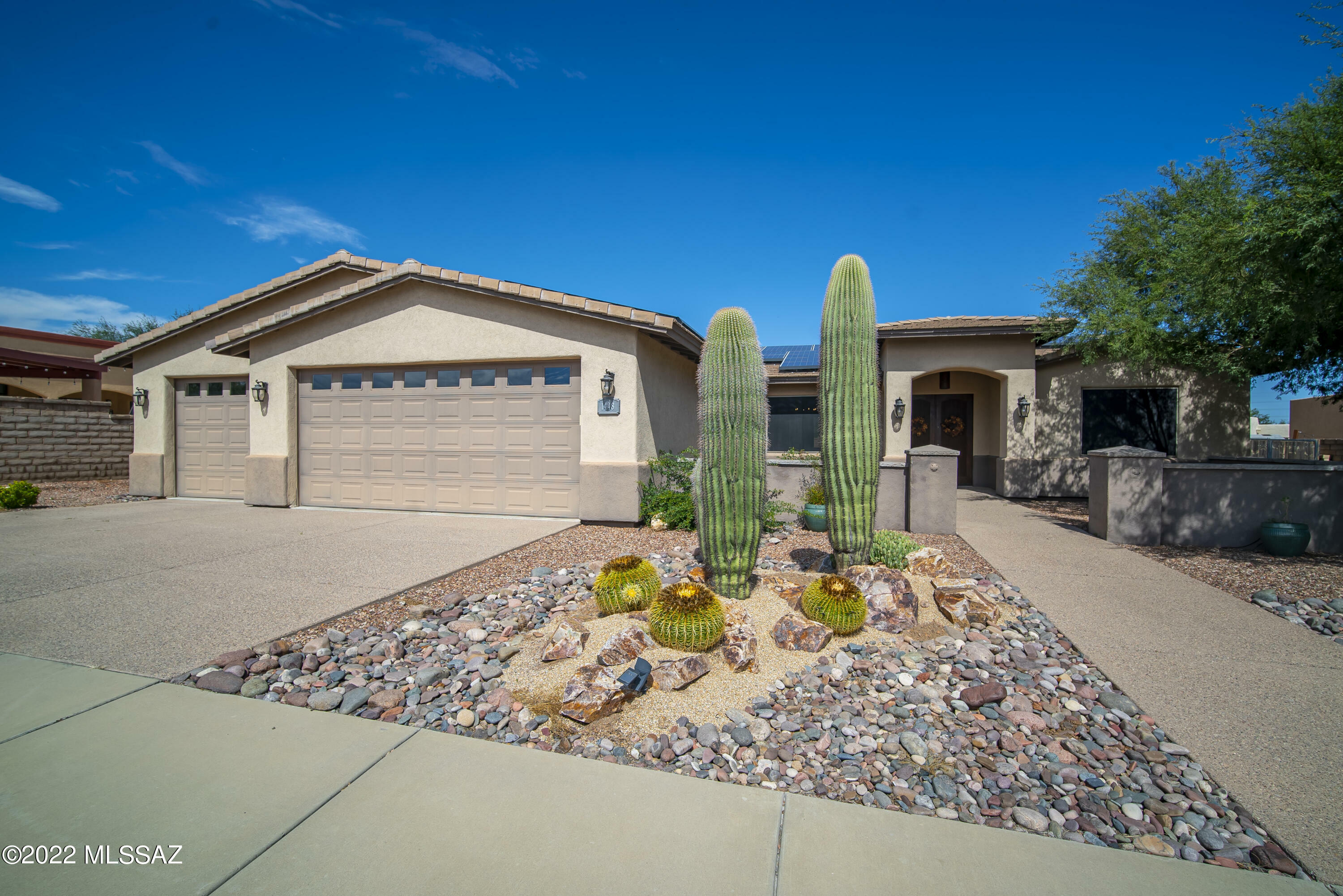 Property Photo:  1448 W Calle Del Mito  AZ 85629 