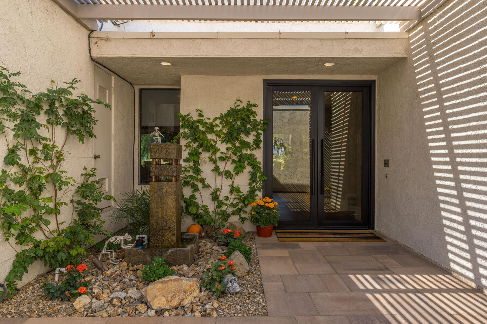 Property Photo: 725 Inverness Drive CA 92270