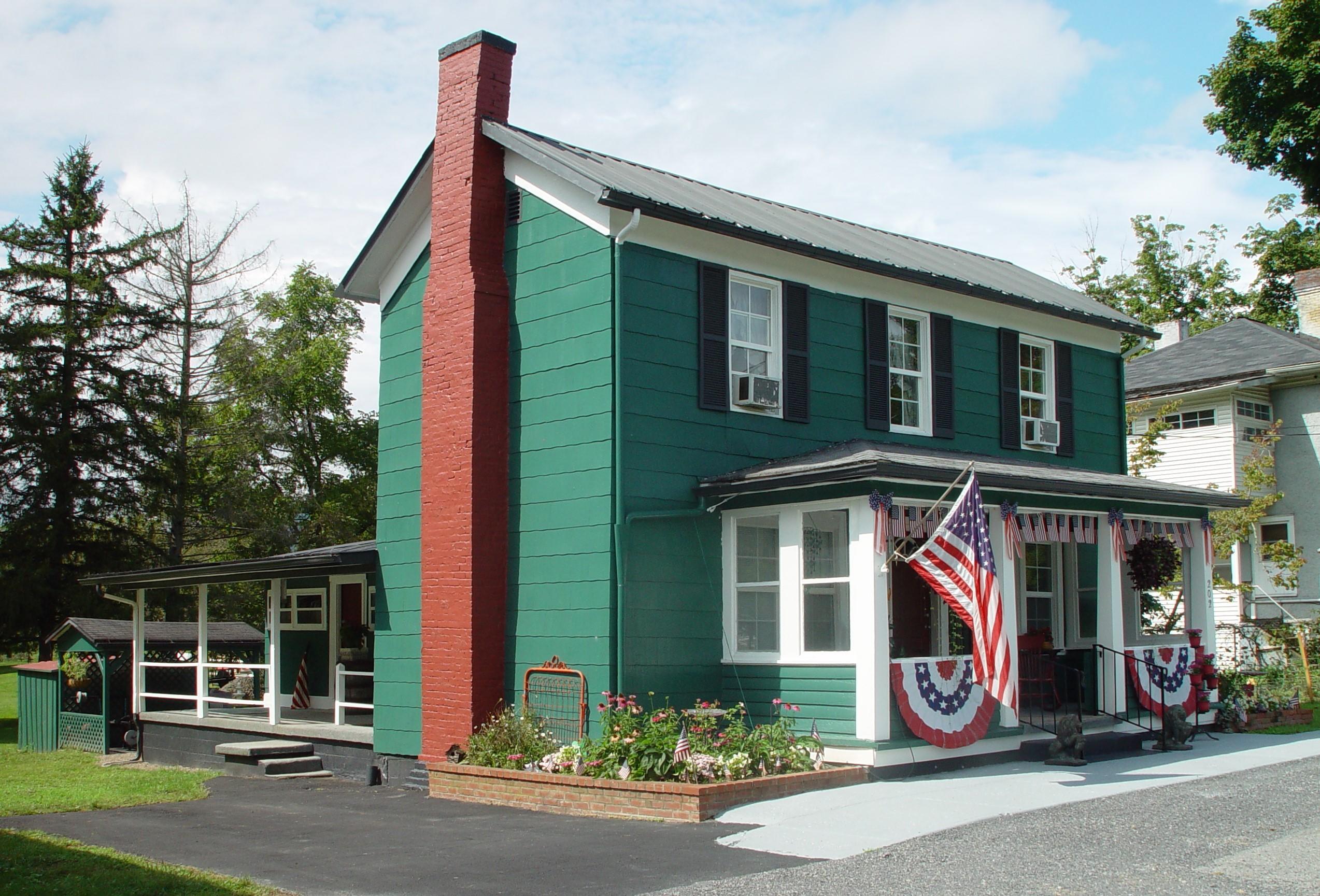 Property Photo: 202 Hill Street WV 24910