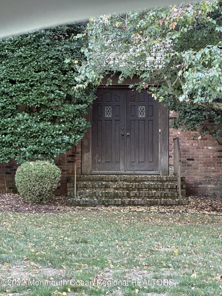 9 Thomas Drive  Manalapan NJ 07726 photo