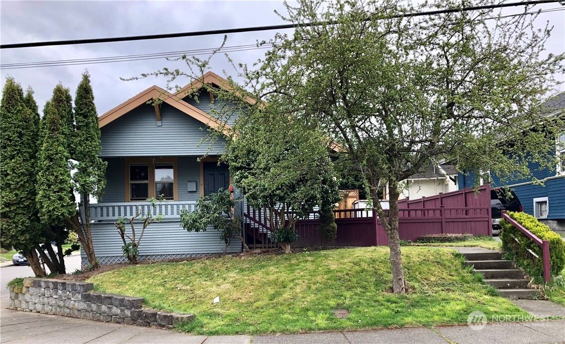 Property Photo:  2608 23rd Street  WA 98201 