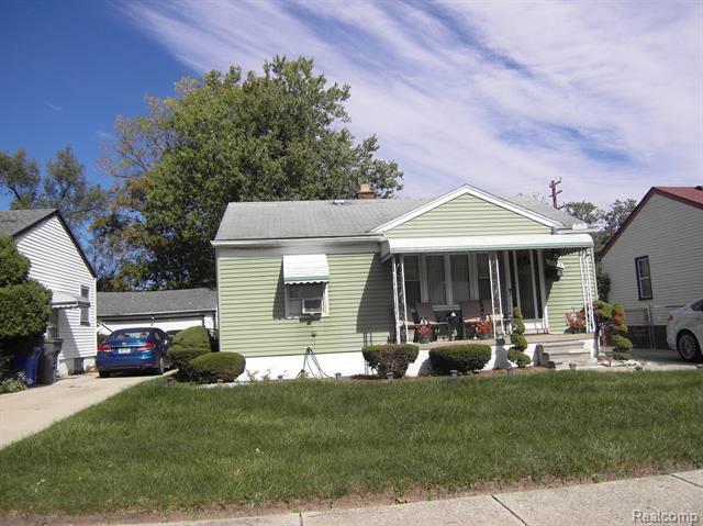 Property Photo:  27314 Notre Dame Street  MI 48141 