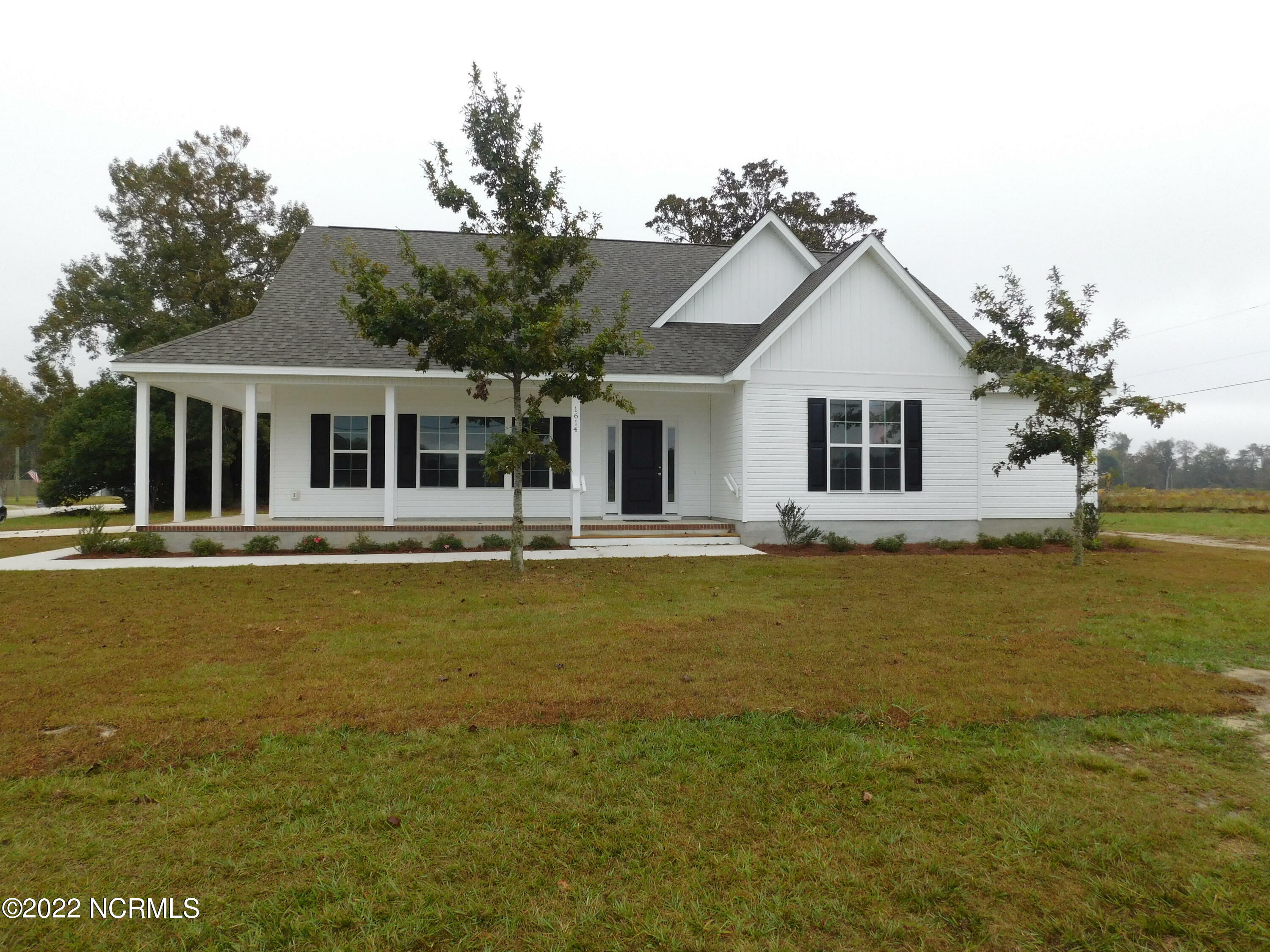 Property Photo:  1614 Belgrade Swansboro Road  NC 28555 