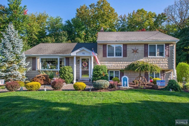 Property Photo:  72 Berkley Court  NJ 07470 