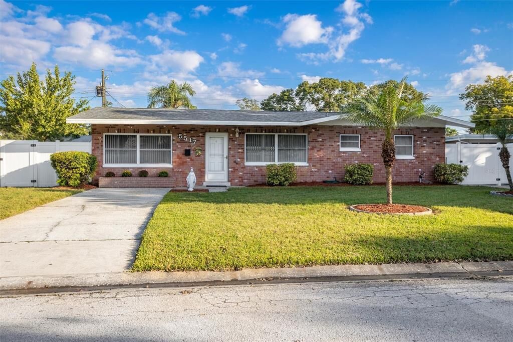Property Photo: 5517 24th Avenue N FL 33710