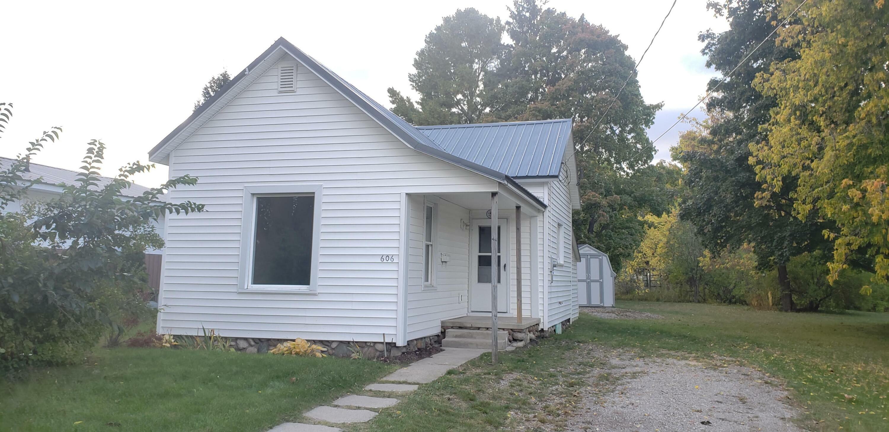 Property Photo:  606 Loomis Street  MI 49721 