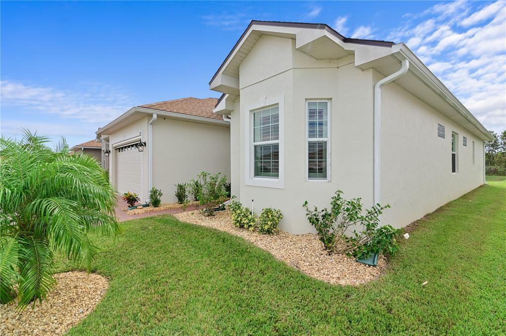 Property Photo: 1190 Sawgrass Dr FL 33884
