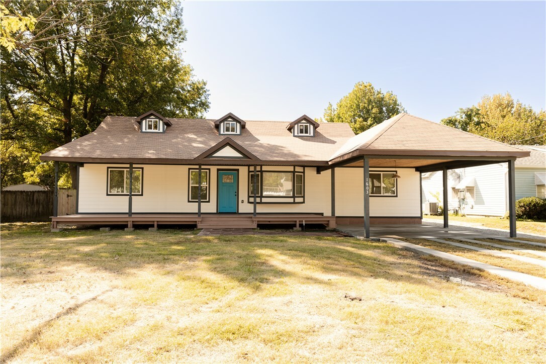 Property Photo: 1603 Westwood Avenue AR 72762