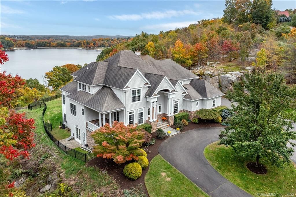 Property Photo:  16 Shoreview Lane  CT 06811 