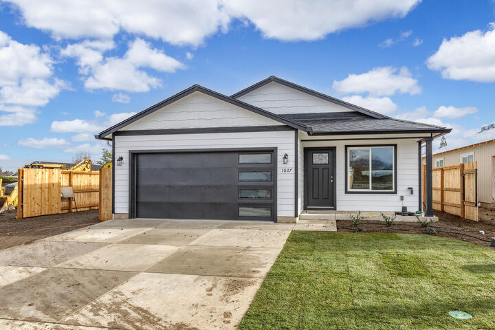 1027 Vick Lane  Medford OR 97501 photo