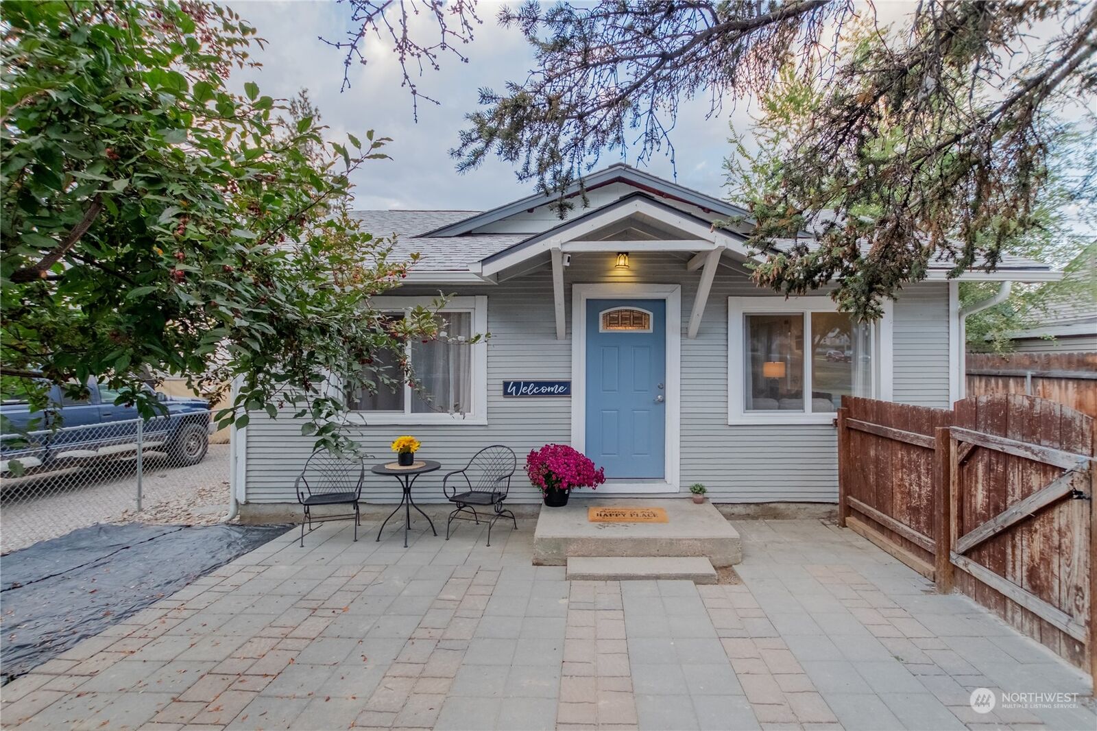 Property Photo:  1004 Millerdale Avenue  WA 98801 