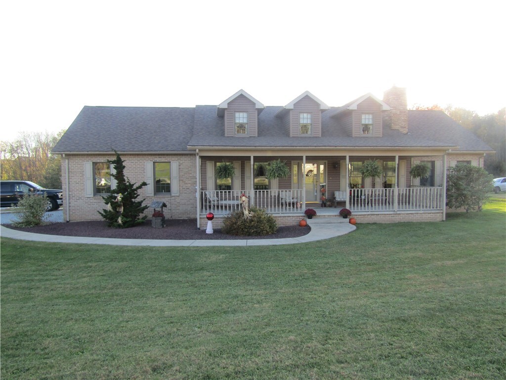 Property Photo:  233 Deerfield Rd  PA 15425 