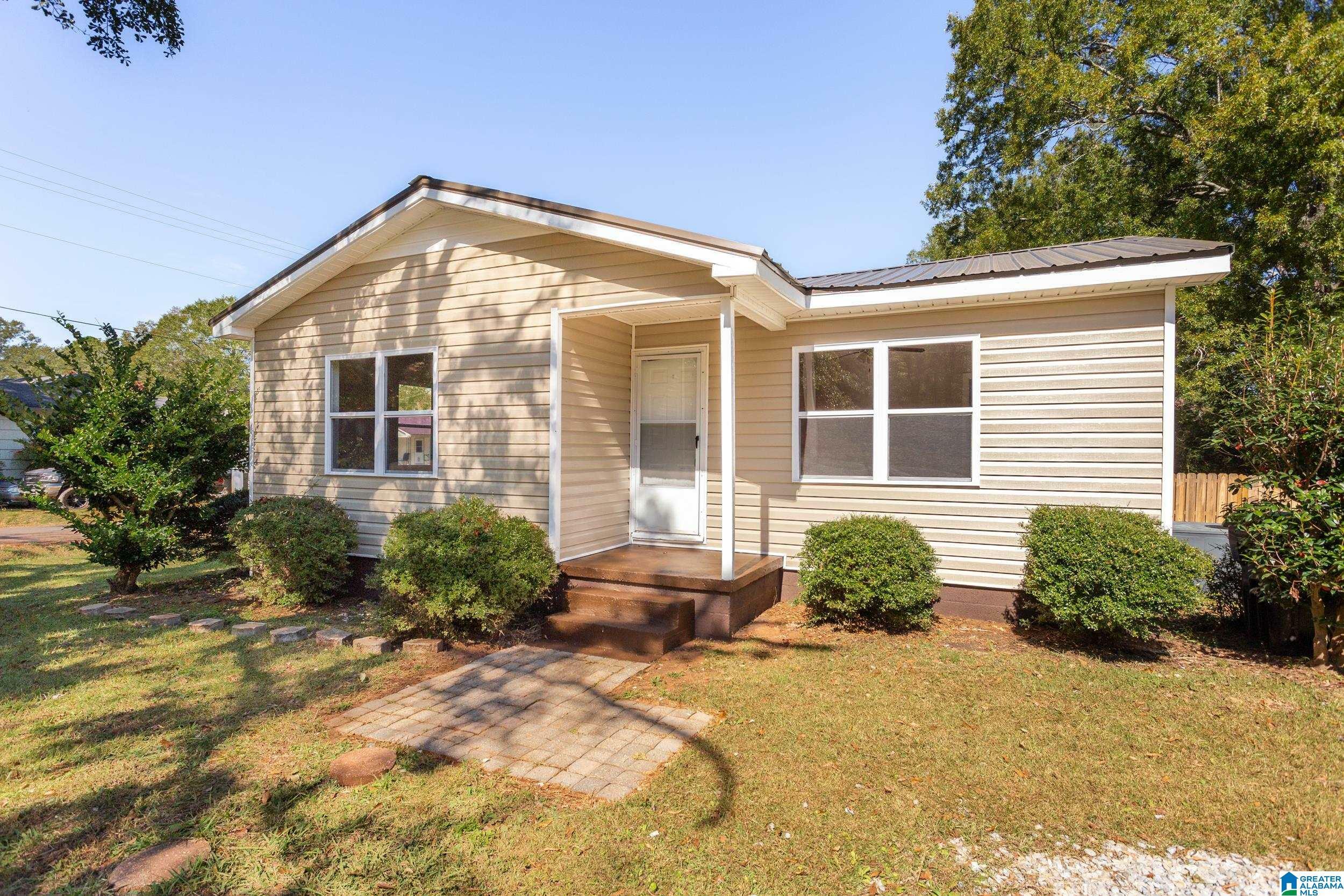 Property Photo:  400 Lancaster Street  AL 35160 