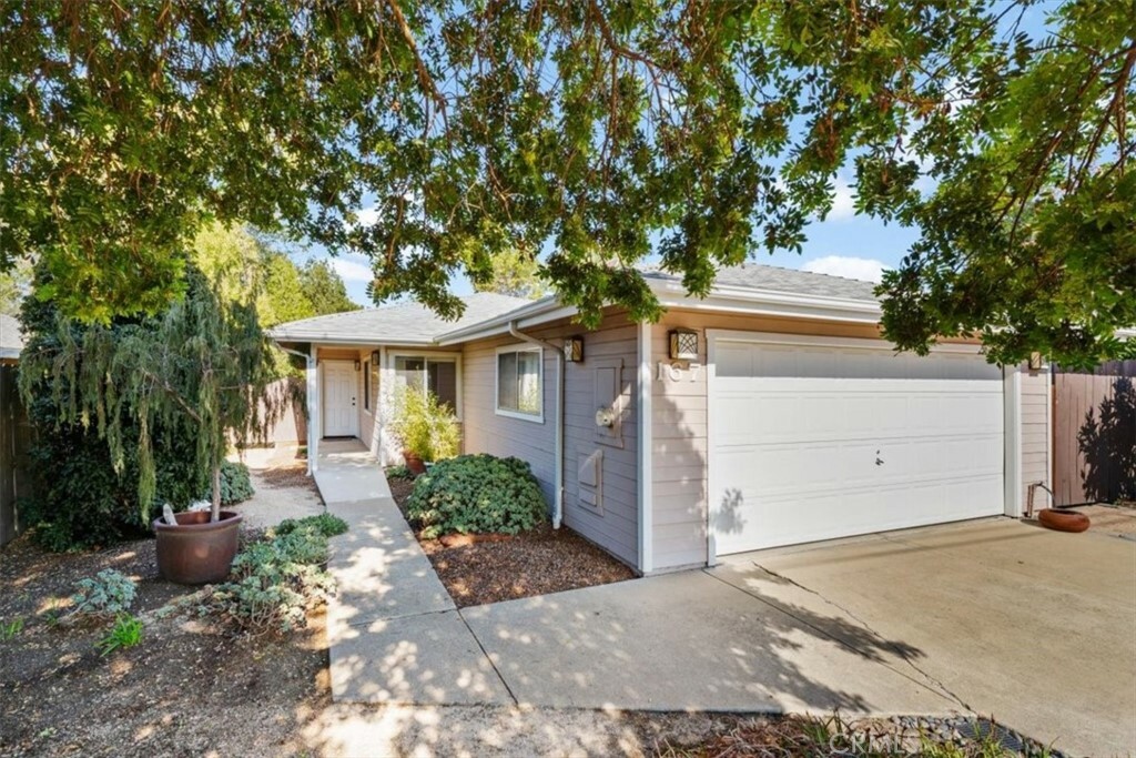 Property Photo:  167 E Dana Street  CA 93444 