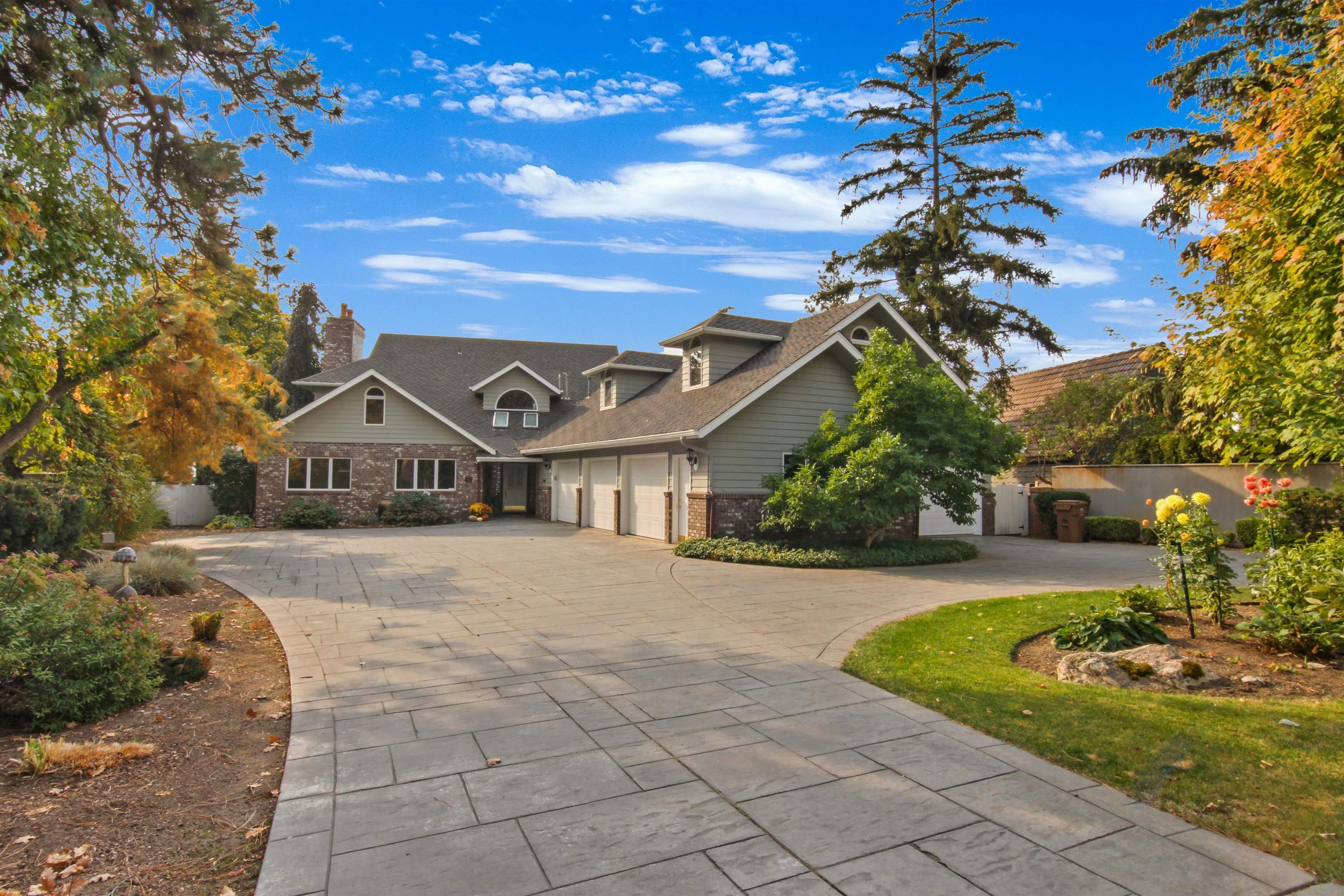Property Photo: 322 E High Dr WA 99203