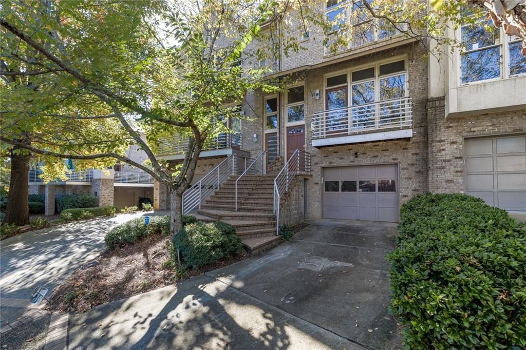 Property Photo:  1335 Peachtree View NE  GA 30319 