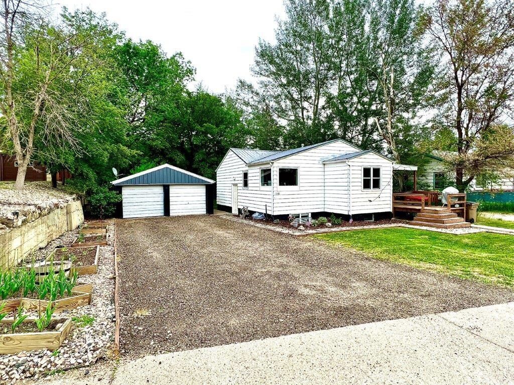 Property Photo:  1118 3rd St NE  ND 58703 