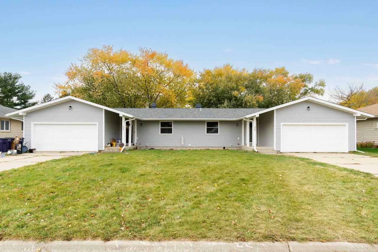 Property Photo:  927-929 Suffolk Dr  WI 53545 