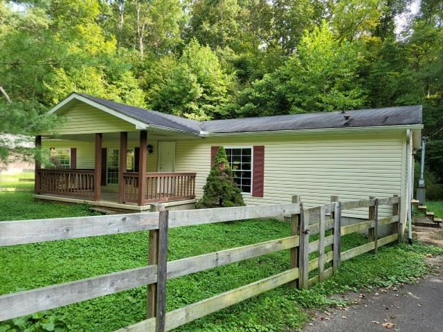 Property Photo: 1552 Claylick Creek KY 41121