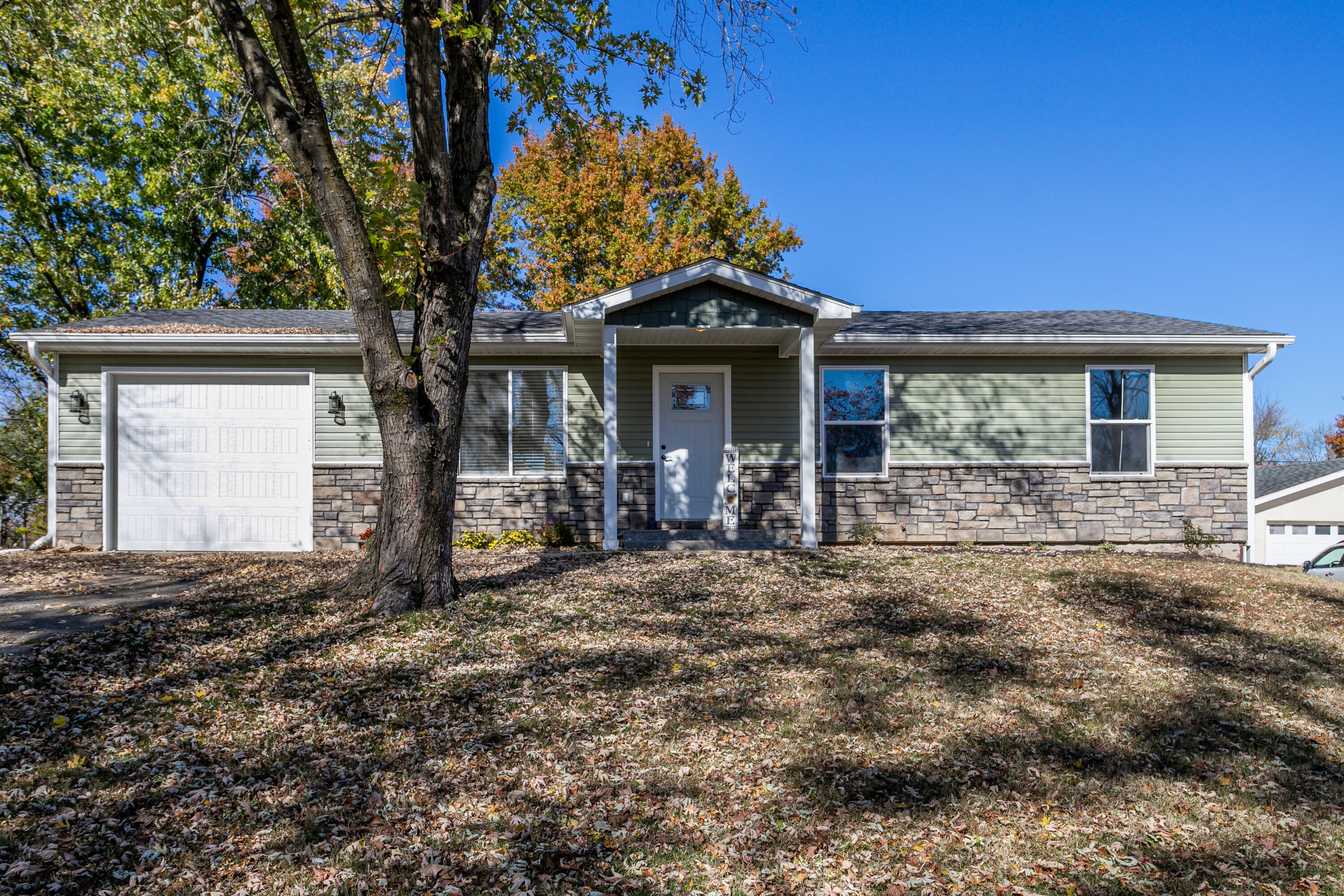 Property Photo:  129 E Clearview Dr  MO 65202 