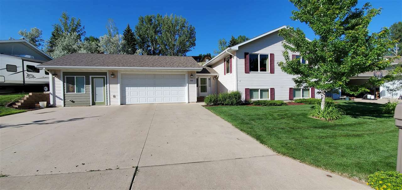 Property Photo:  1400 Golden Valley Lane  ND 58703 