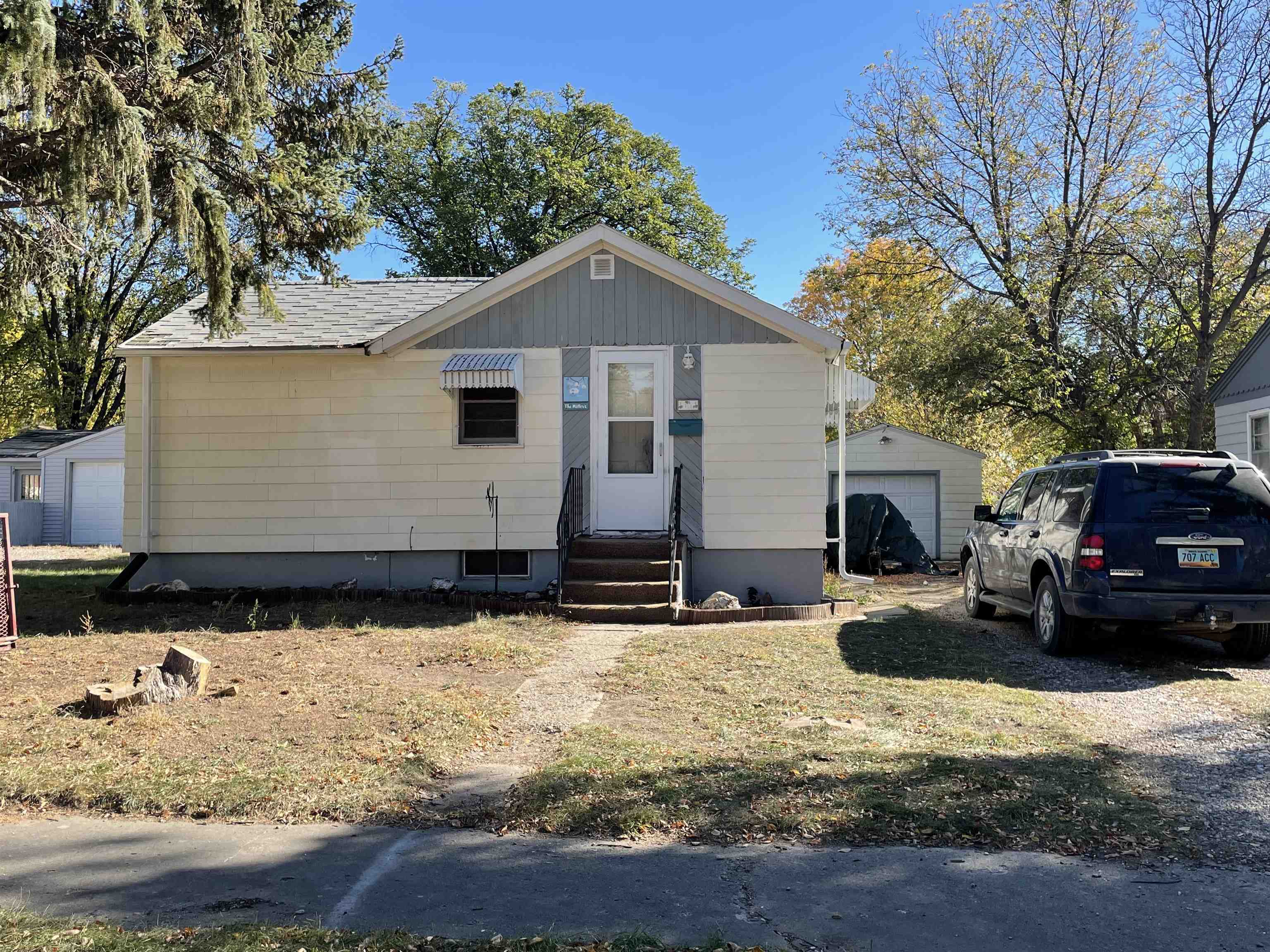 Property Photo:  1114 NW 15th St  ND 58701 