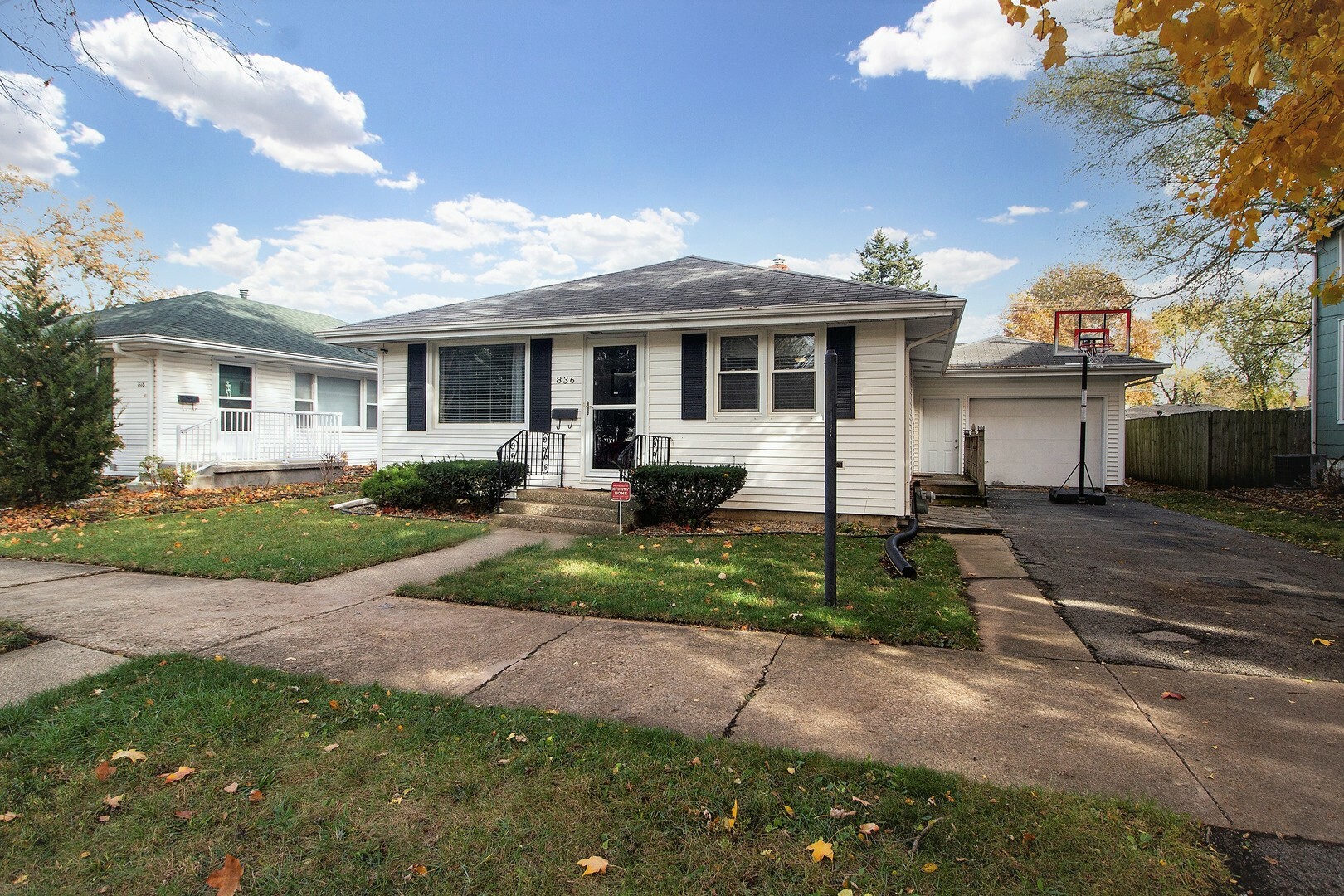 Property Photo:  836 S 5th Avenue  IL 60901 