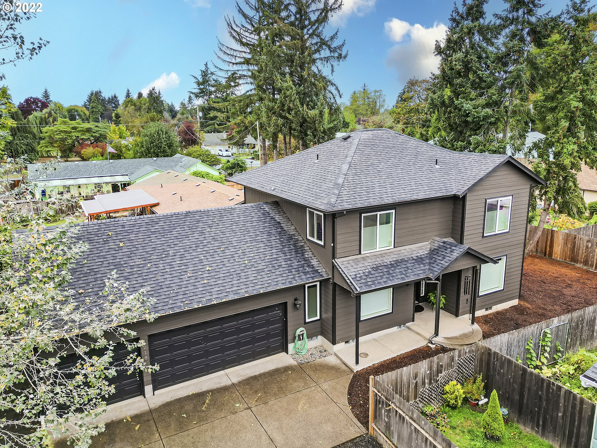 Property Photo: 1218 Hughes St OR 97402