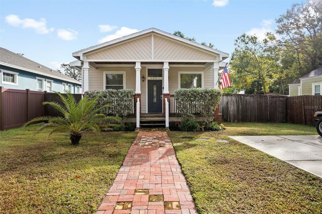 Property Photo: 1001 Queen Street N FL 33713