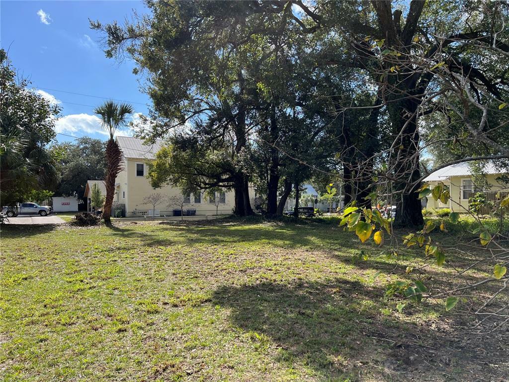 Property Photo:  940 E 11th Avenue  FL 33605 