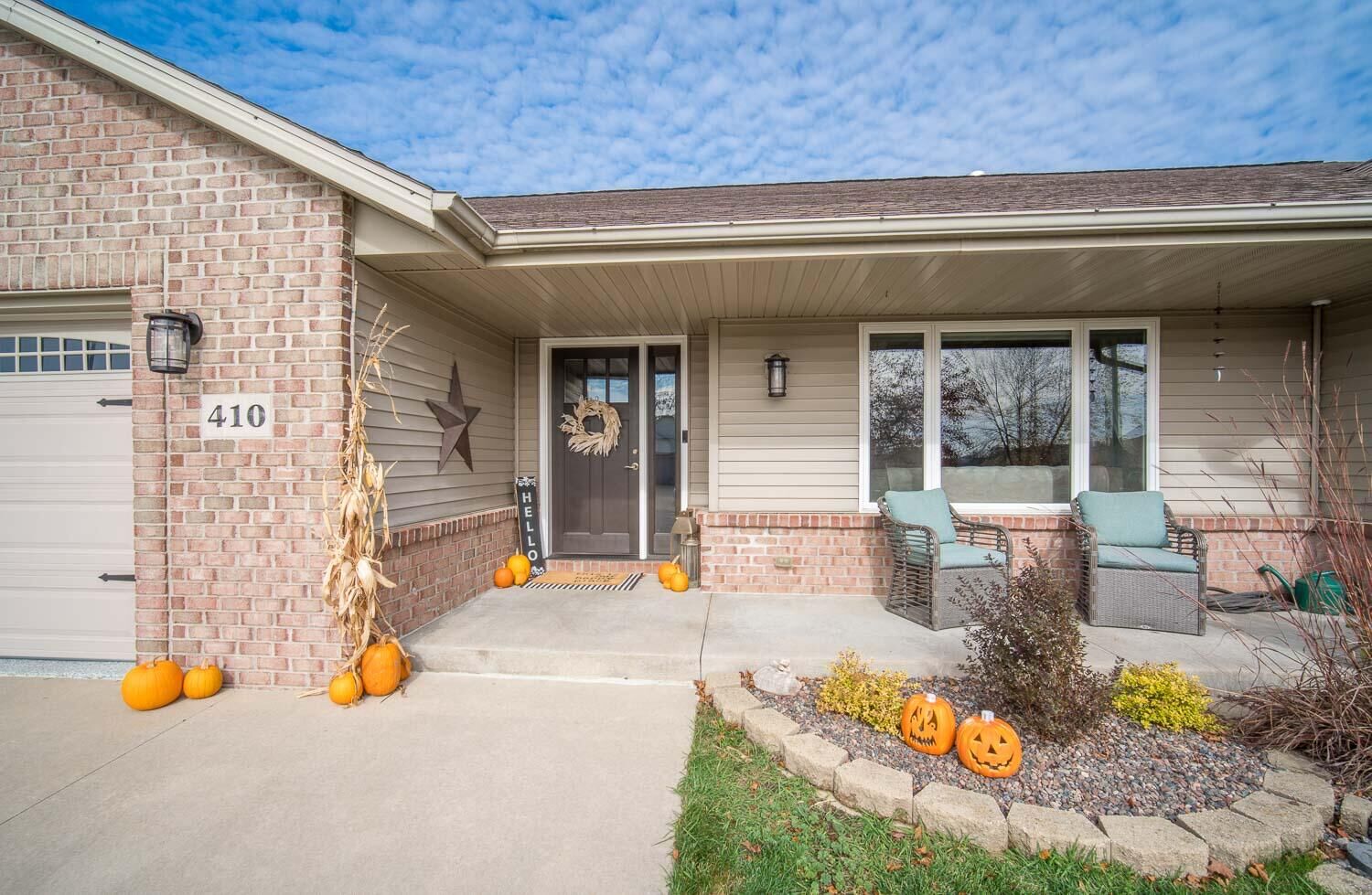 Property Photo: 410 Oak St WI 53010