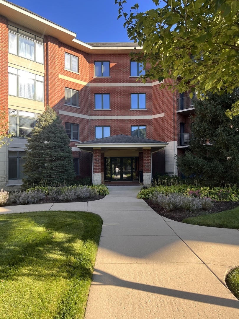 Property Photo: 855 E 22nd Street 212 IL 60148