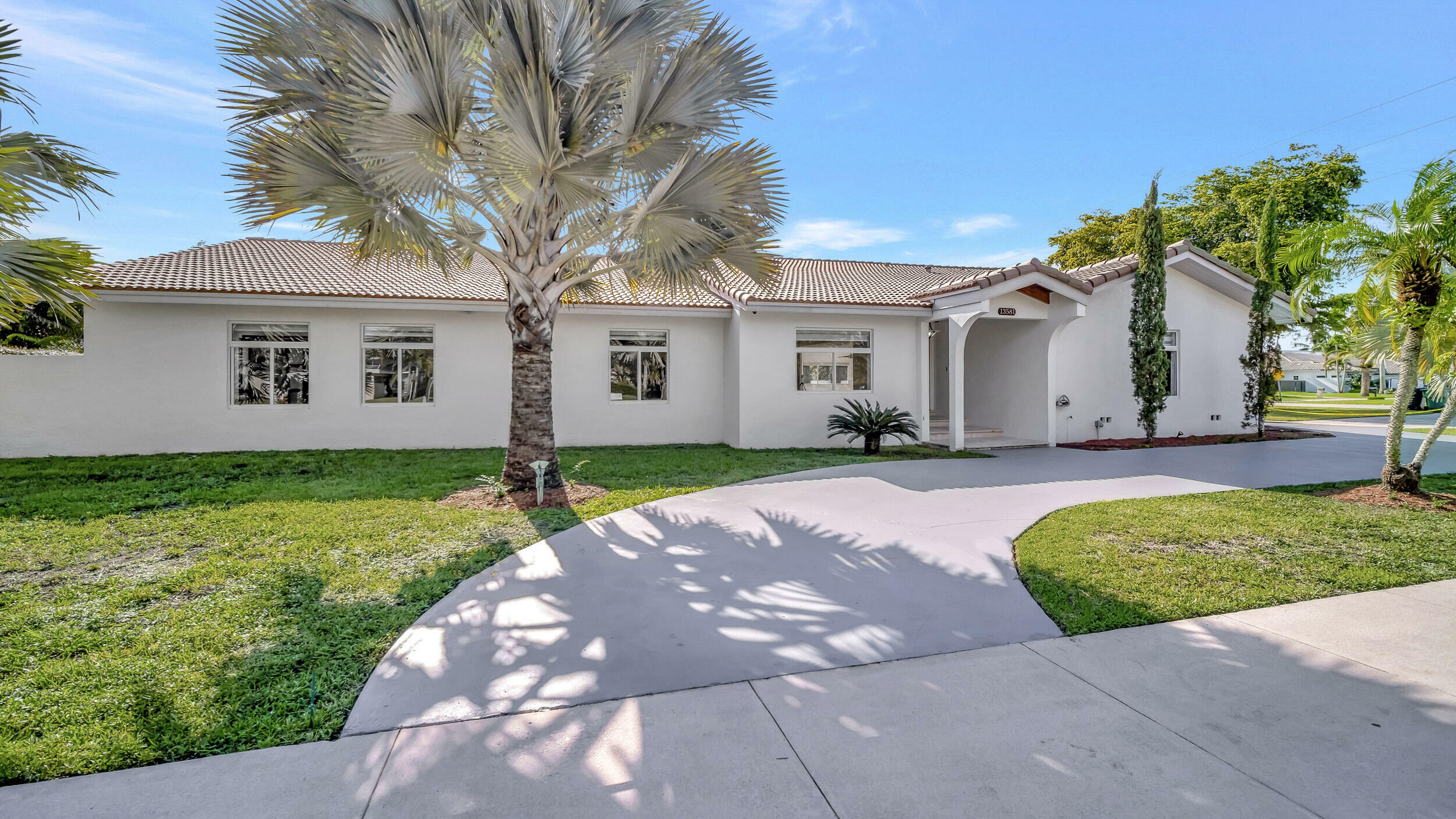 Property Photo: 13581 SW 112th Avenue FL 33176