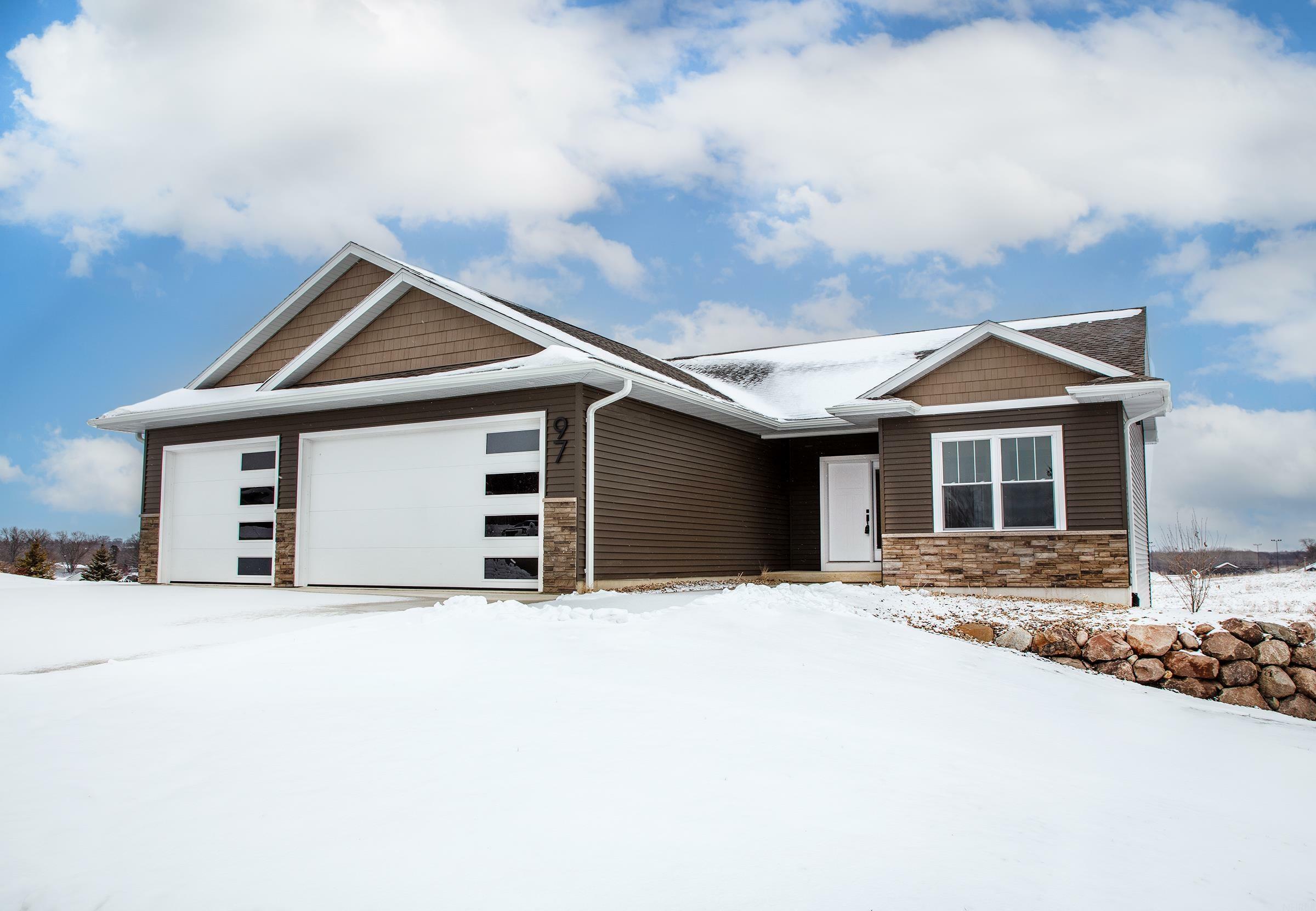 Property Photo:  97 Vista Circle  IA 50677 