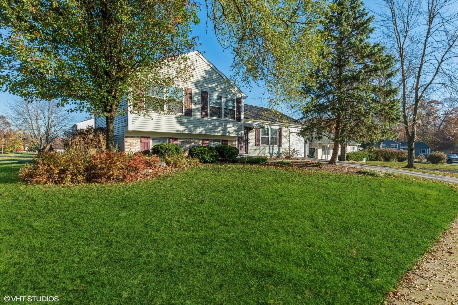 Property Photo:  421 Livingston Drive  IL 60451 