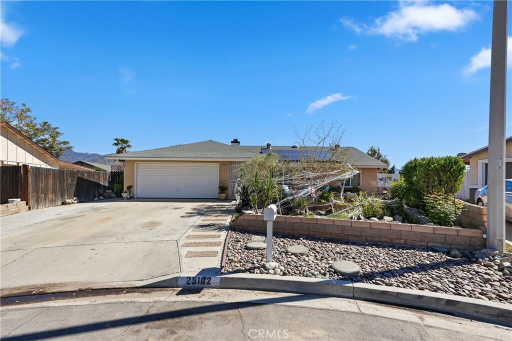 Property Photo:  25162 Hazelwood Circle  CA 92544 