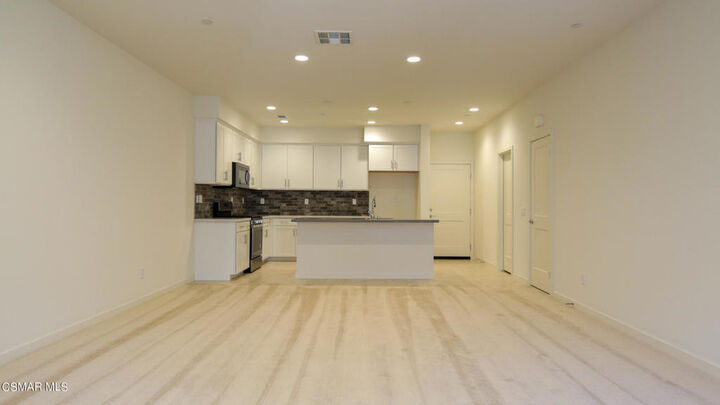 Property Photo:  110 Red Brick Drive 3  CA 93065 