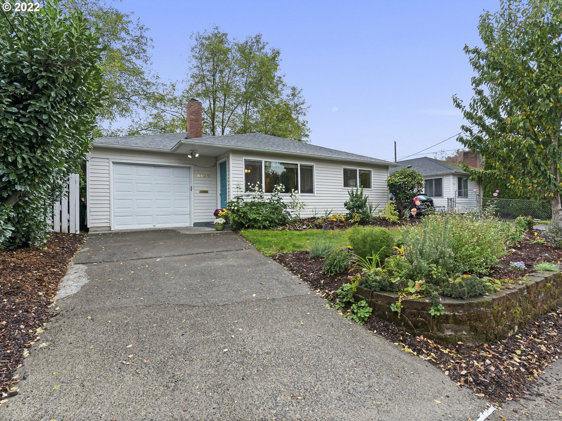 Property Photo: 5120 N Fessenden St OR 97203
