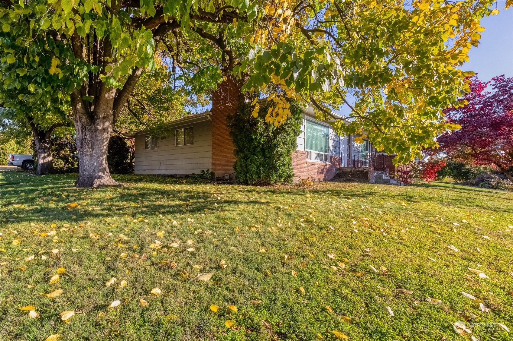 Property Photo:  1246 SE Dewey Drive  WA 99324 