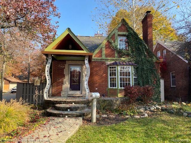 Property Photo: 556 N Rosevere Avenue MI 48128