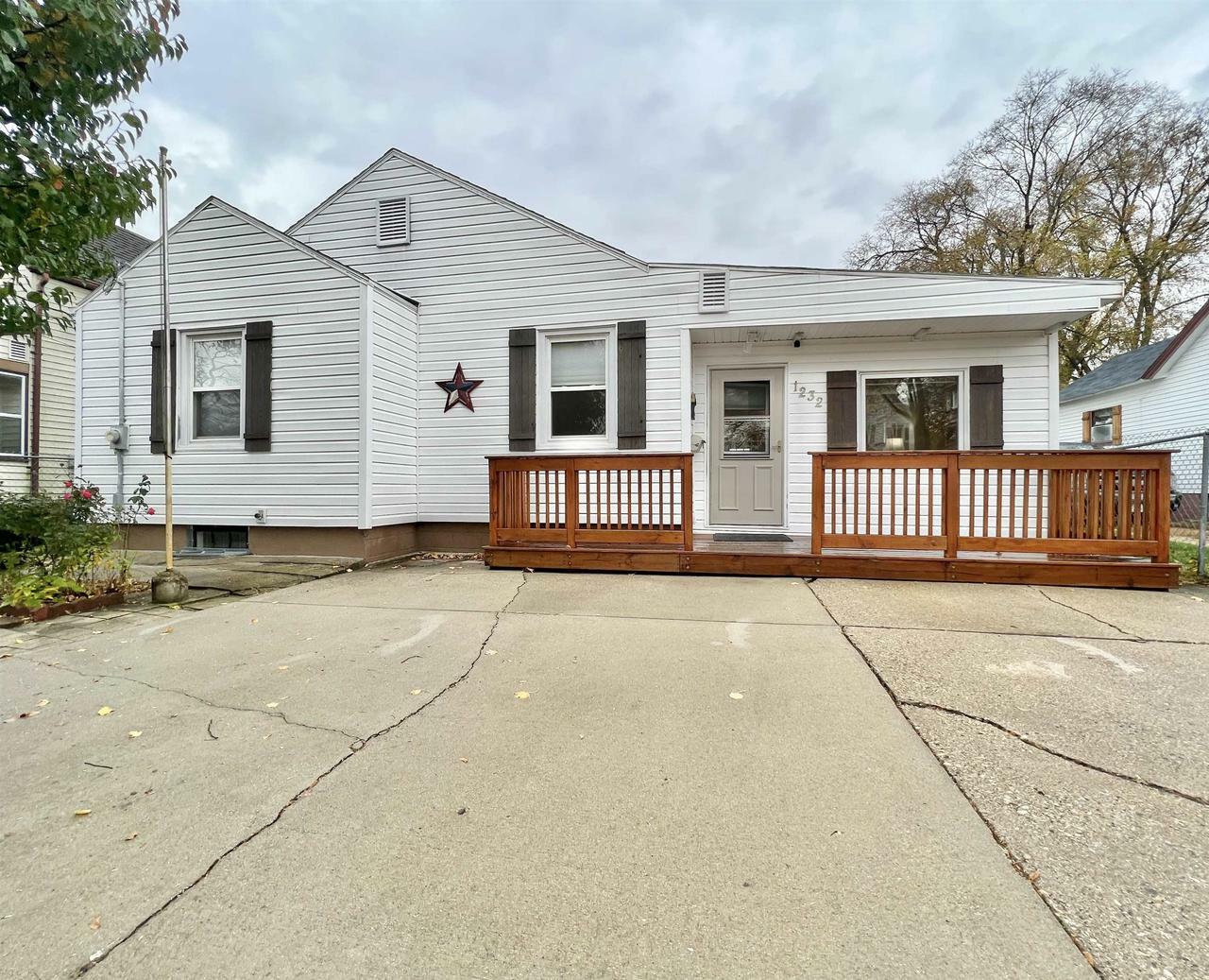 Property Photo:  1232 Vine St  WI 53511 