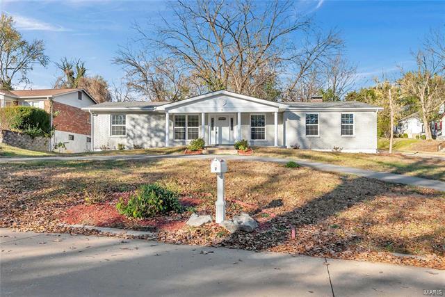 Property Photo:  7 Barbre Court  MO 63119 