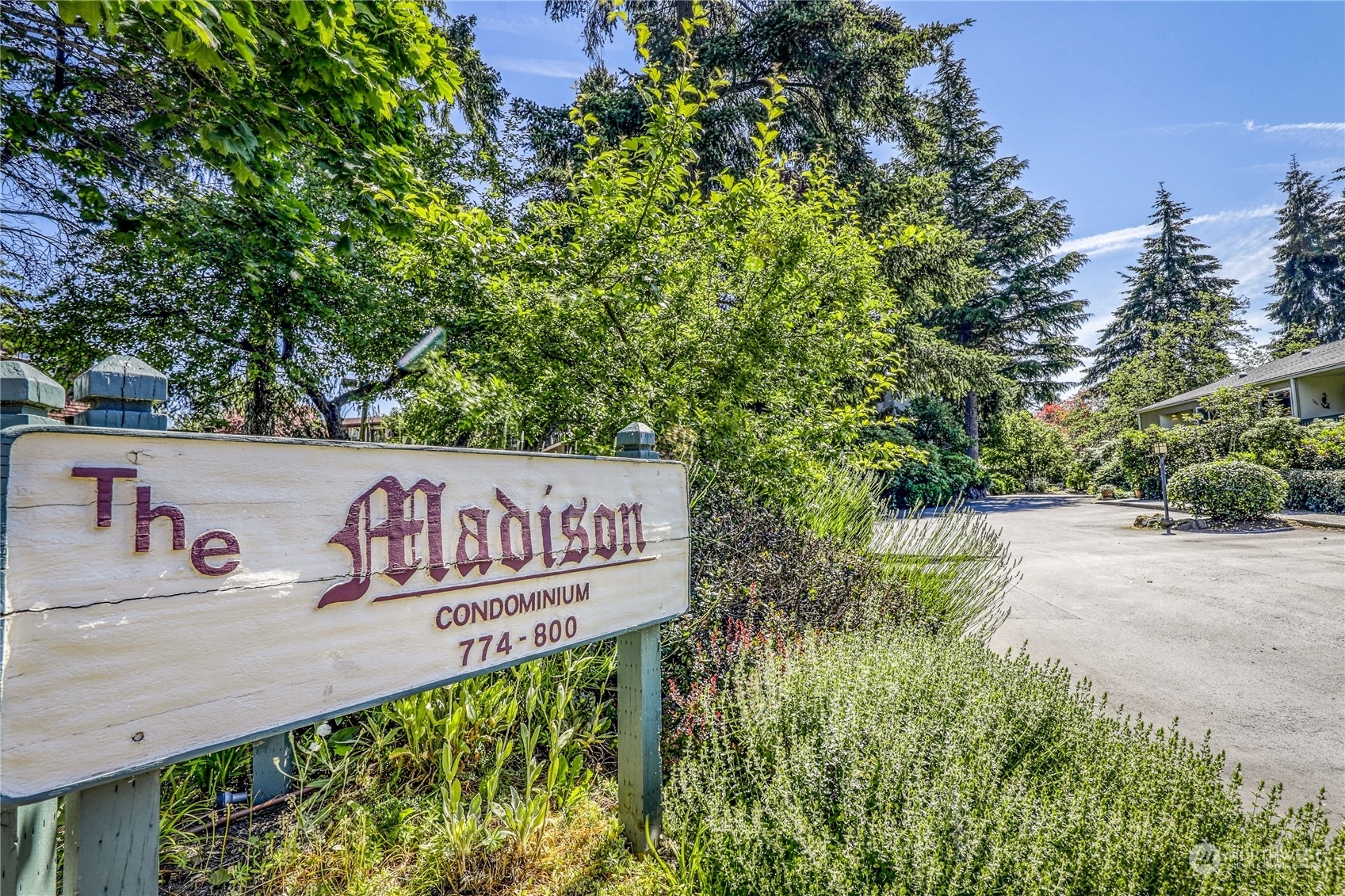 Property Photo:  786 Madison Avenue N  WA 98110 