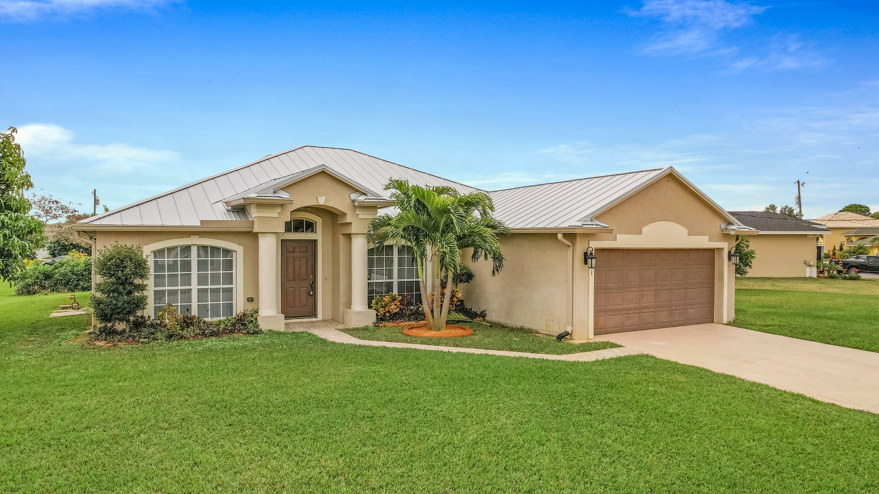 Property Photo:  1901 SW Granello Terrace  FL 34953 