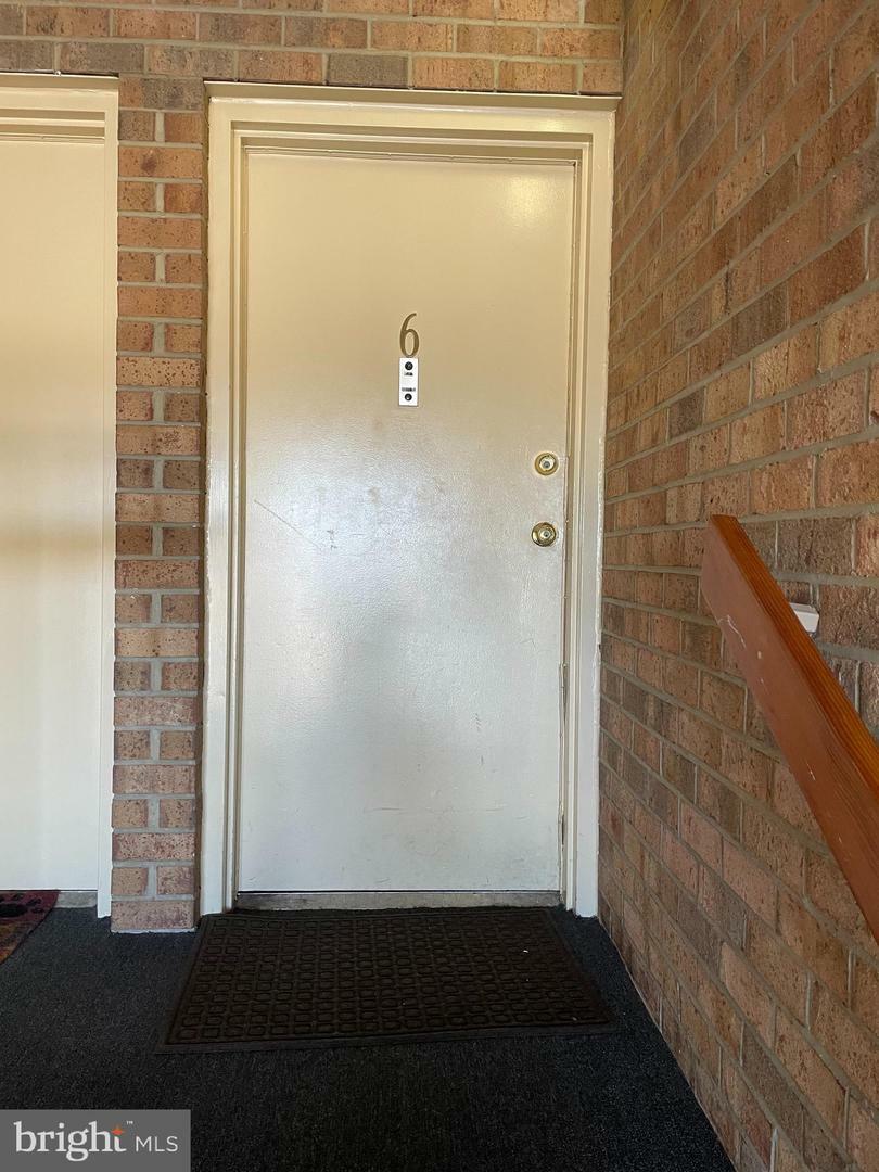 Property Photo: 18626 Walkers Choice Road 6 MD 20886