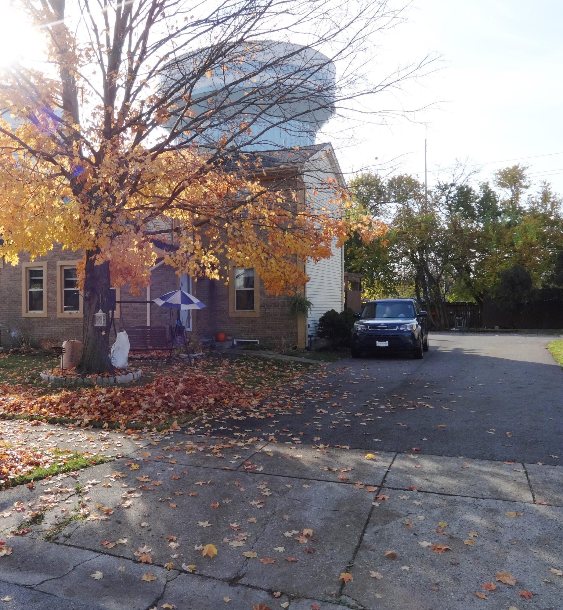 Property Photo: 1815 Watertower Drive OH 43235