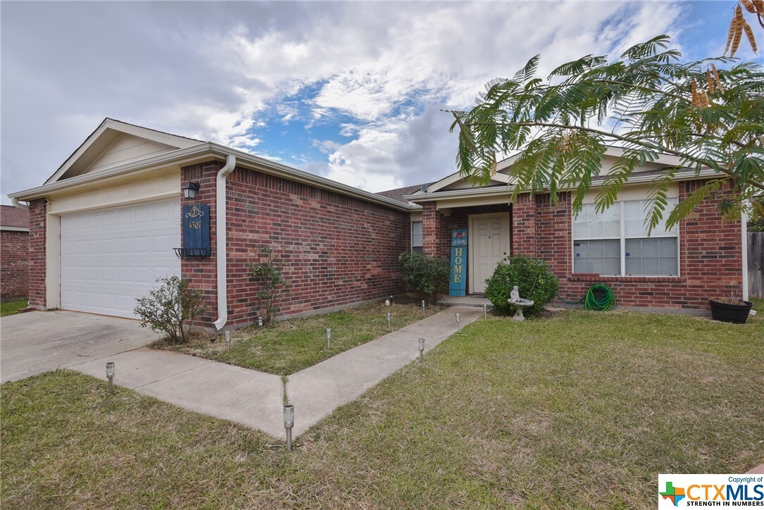 Property Photo: 4307 Rainlily Street TX 76542